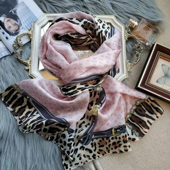 Pink leopard scarf
